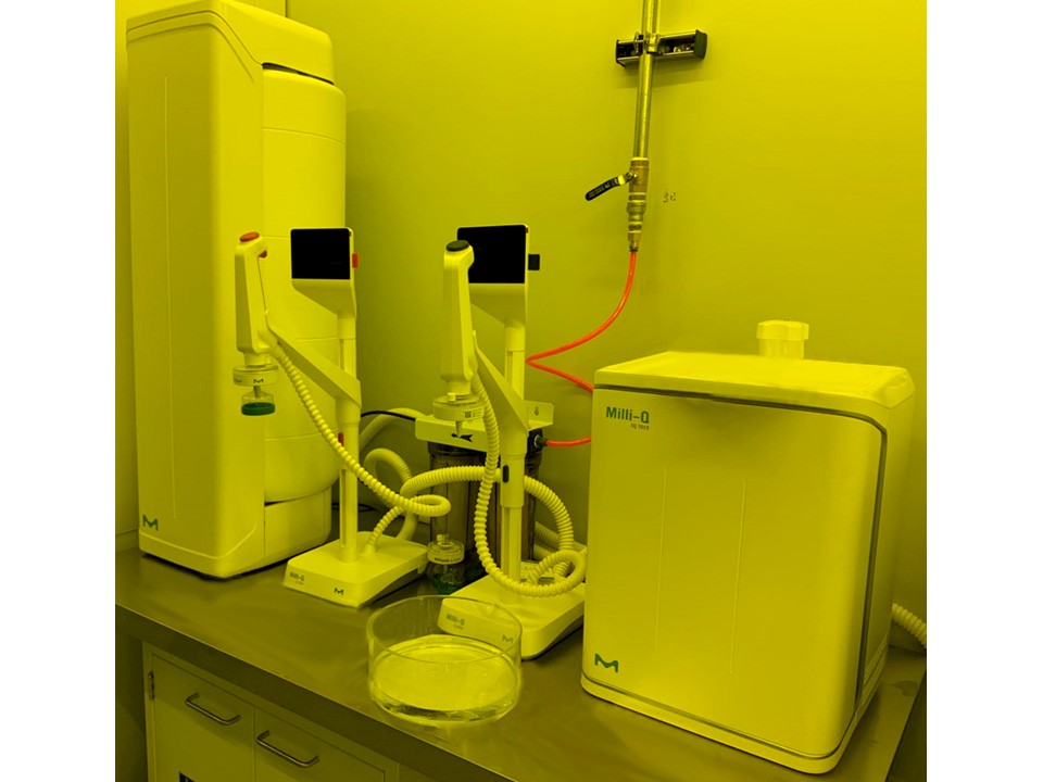 超纯水机.jpg 超纯水机.jpg