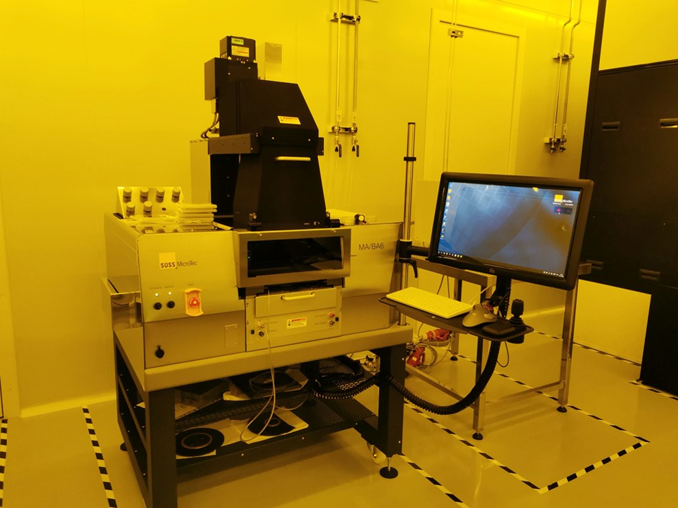 接触式曝光机.jpg 接触式曝光机.jpg